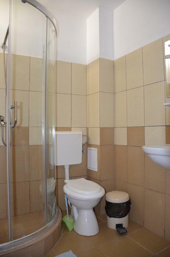 Vila Cu Livada كوستِنيست المظهر الخارجي الصورة