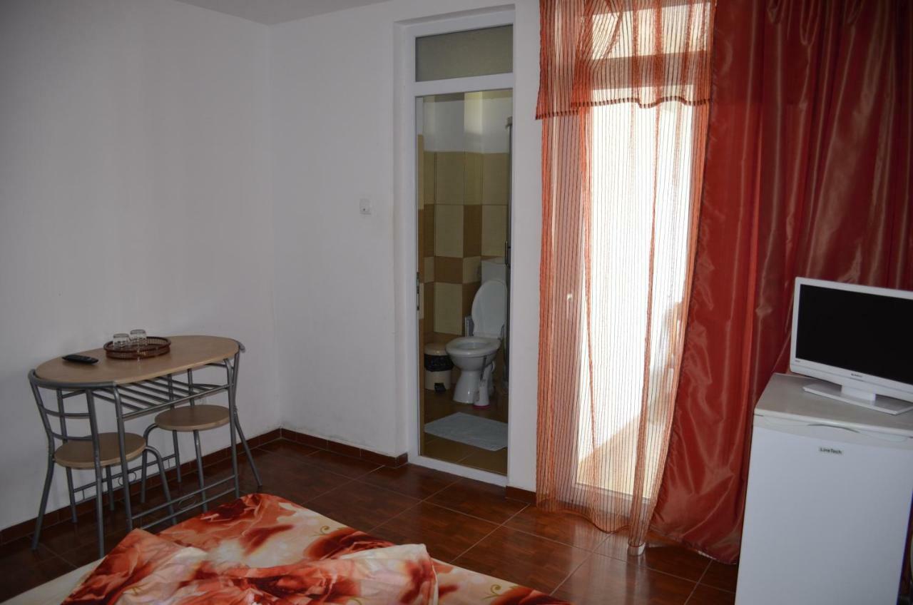 Vila Cu Livada كوستِنيست المظهر الخارجي الصورة