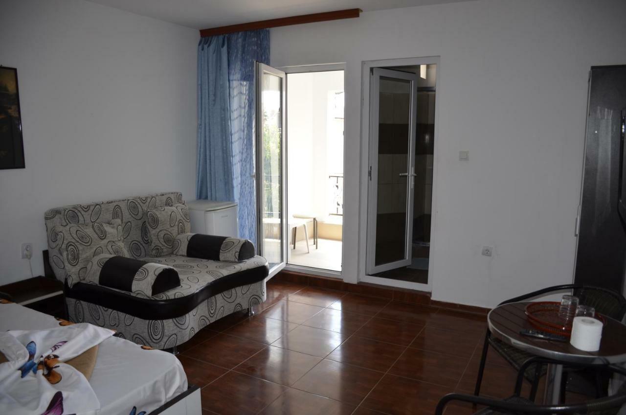Vila Cu Livada كوستِنيست المظهر الخارجي الصورة